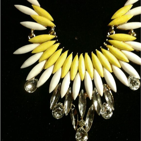 Yellow White Gold Necklace & Earrings Set dangle - Picture 2 of 3